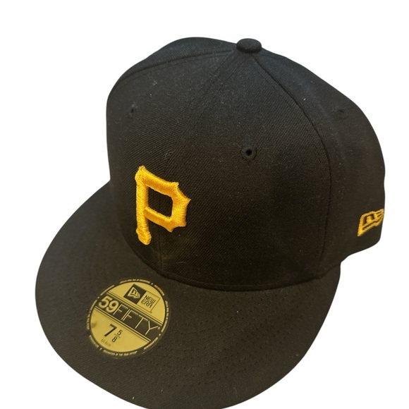 New Era Other - New Era fitted 7 5/8 Black and Gold Cap